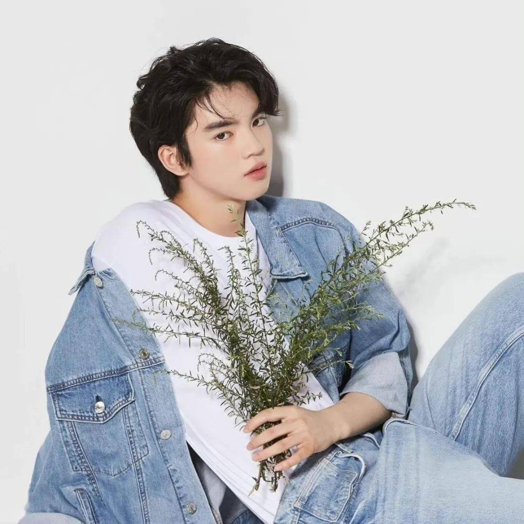 不记得这位开幕式上的"油哥",nathan crumpton作为钢架雪车运动员参赛