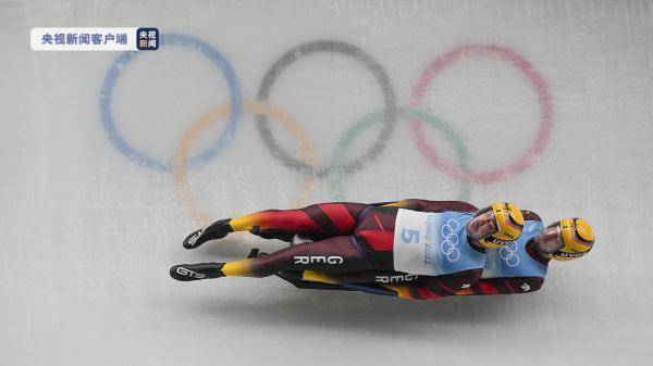 萨沙·贝内肯|德国组合夺得男子双人雪橇金牌