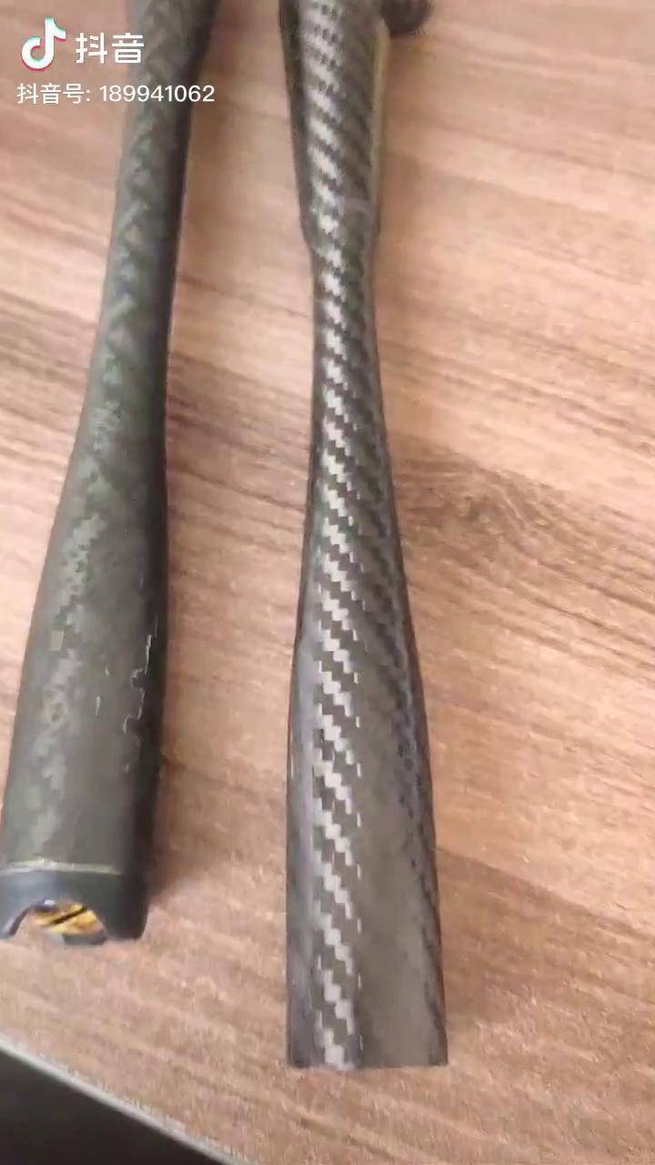 碳纤维鱼竿渔具当碳纤维鱼竿遇到了砂纸便没了脾气