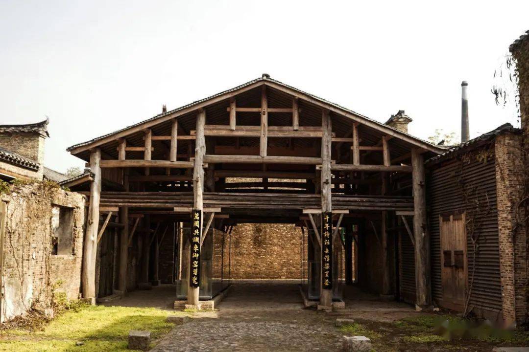 在景德鎮陶陽裡御窯景區建有御窯博物館,該館毗鄰明清御窯遺址,其建築