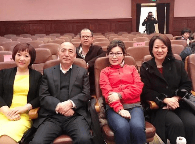 【名人轶事】儿子坠楼仍工作惹众怒,退休后一张照片再陷风波_李瑞英