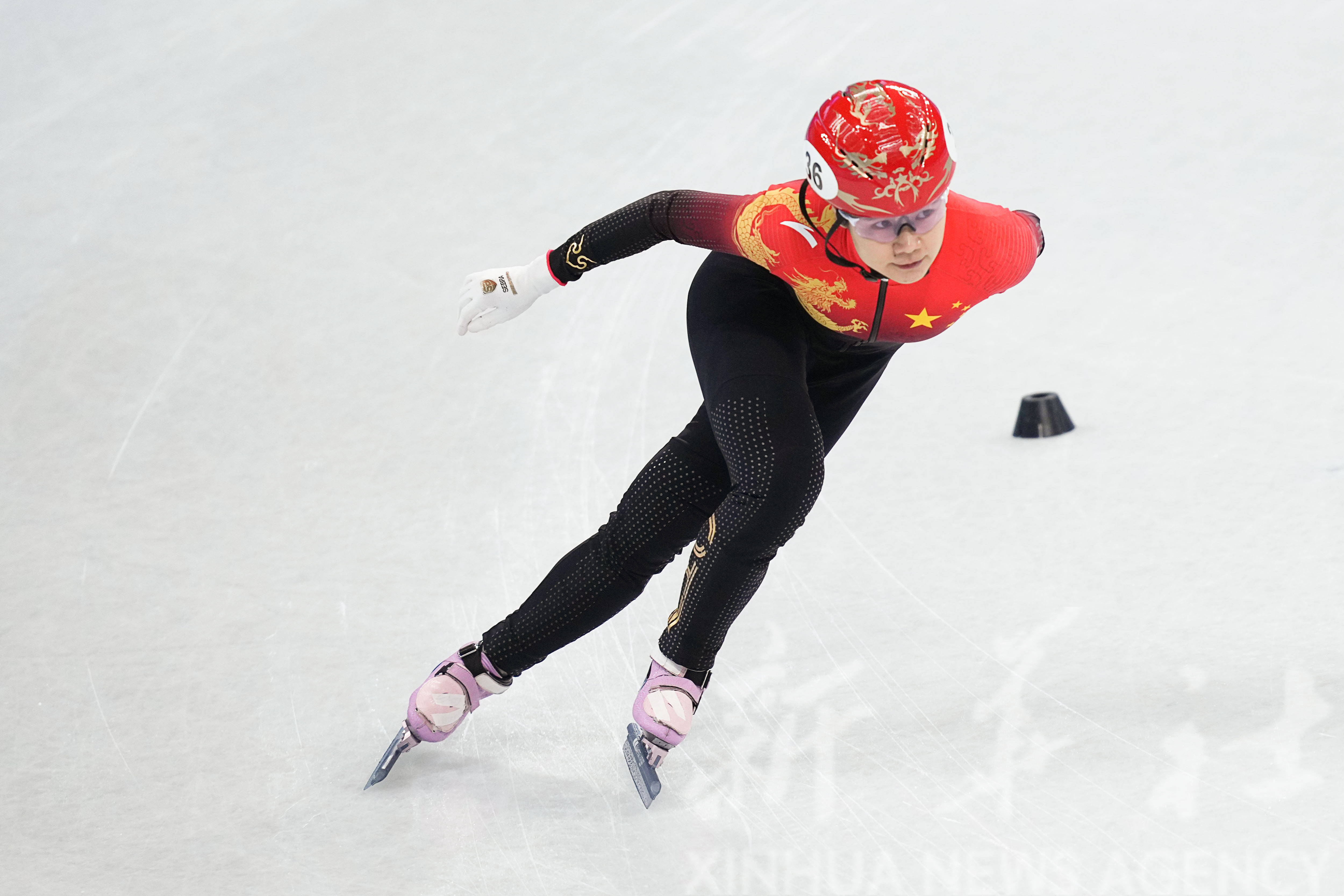 任子威滑雪图片图片