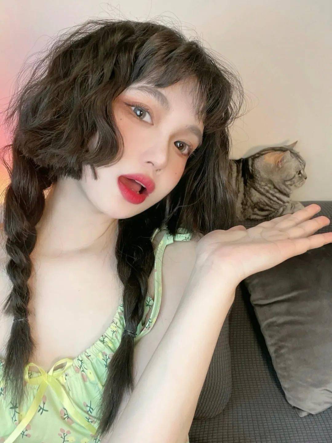 发型“换头”失败？Lisa这次真翻车了！