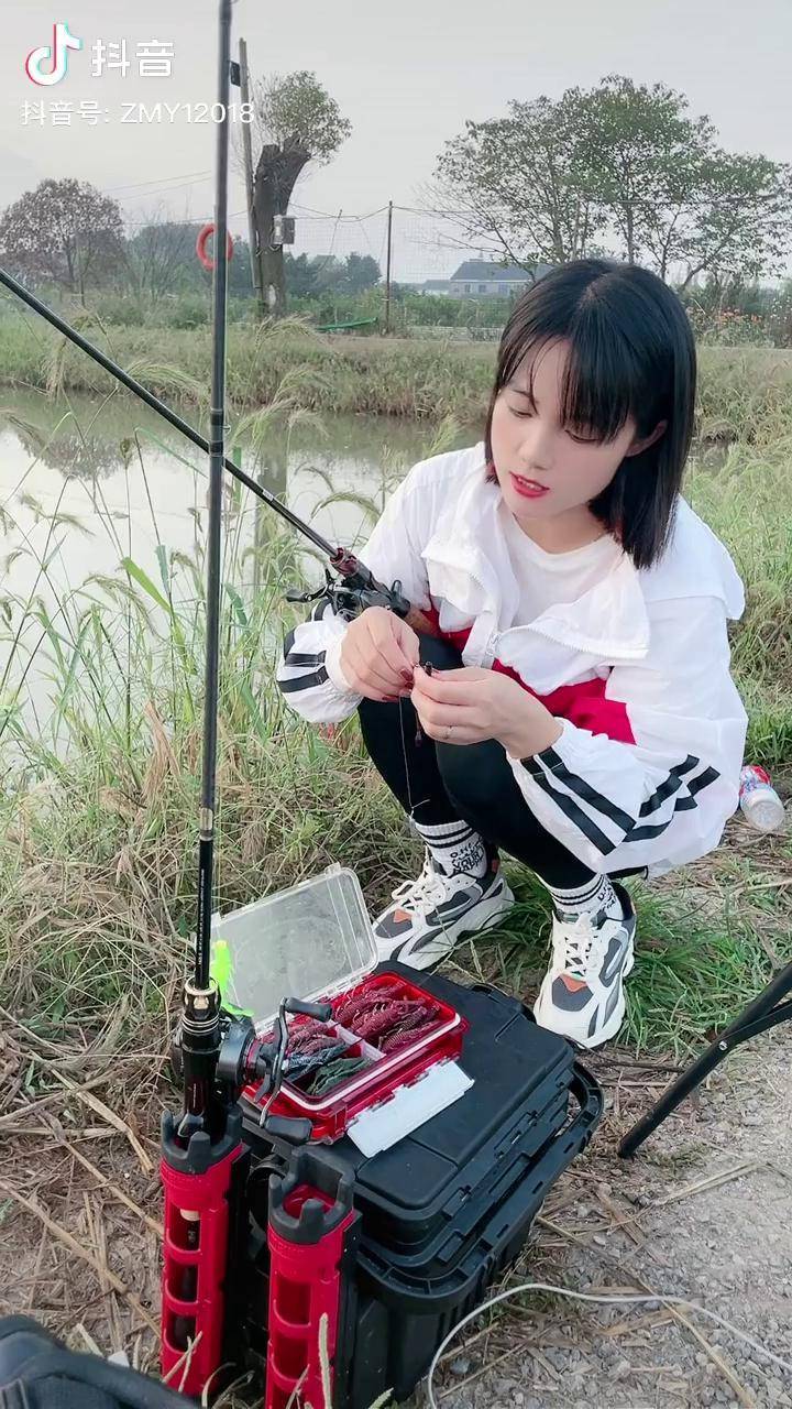 好久没有钓鱼女钓手快乐垂钓