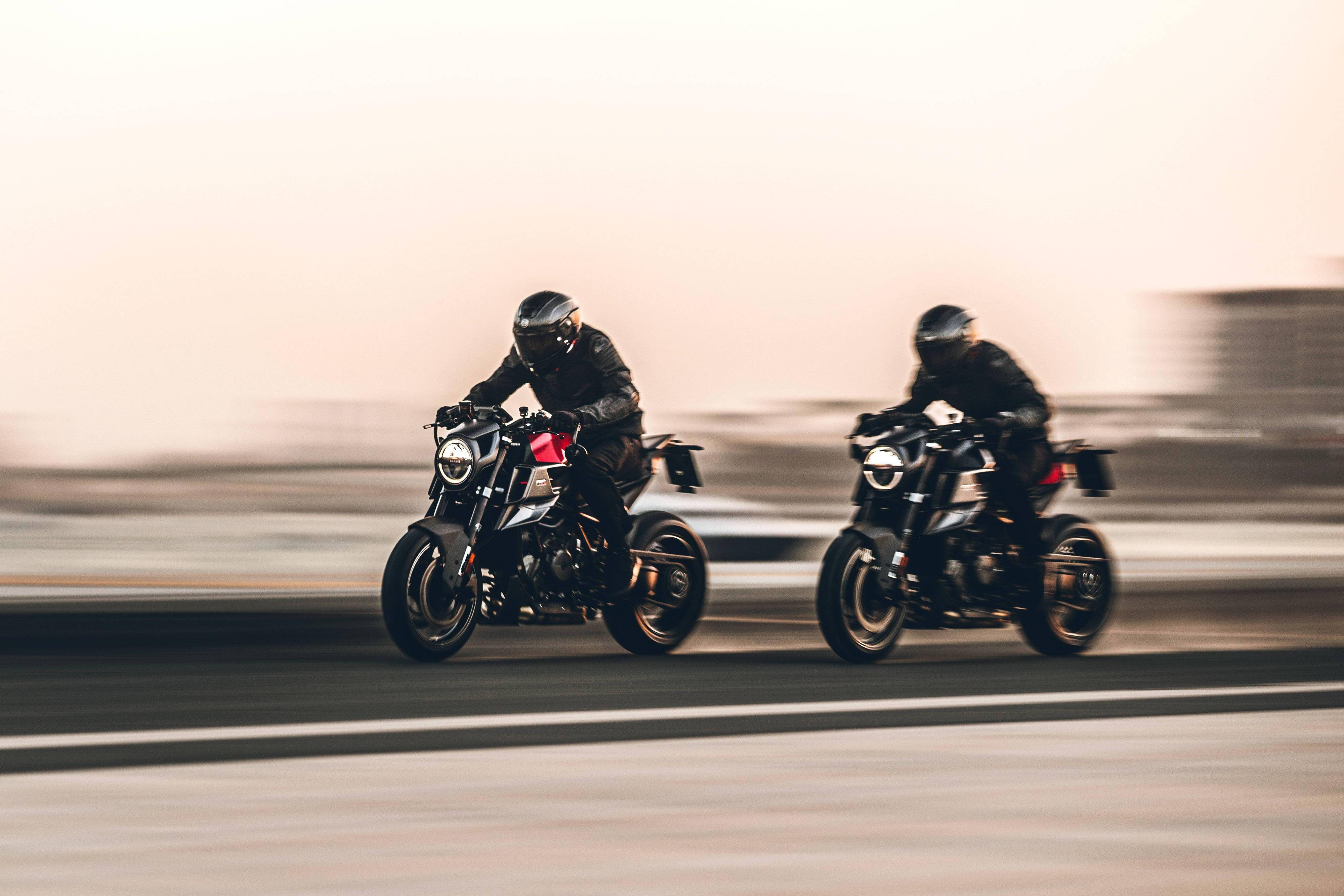 ktmbrabus博速1300r户外特写