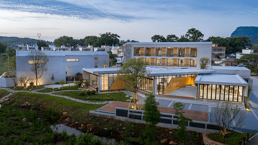 藏在广东韶关丹霞山下古树乡村秘境里的民宿丨爱树丹霞山苑