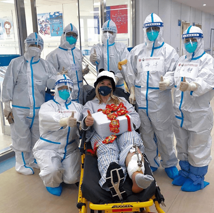 受伤|美国滑雪运动员比赛意外受伤住院 出院时发推感谢中国医护人员