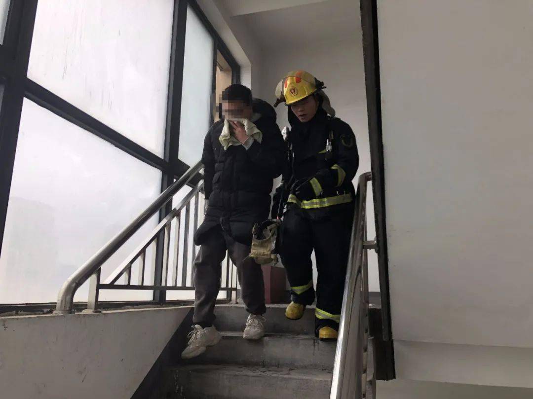 怎么当警察的教程 a9aca38097cf4bf58b9785998b009302.jpeg