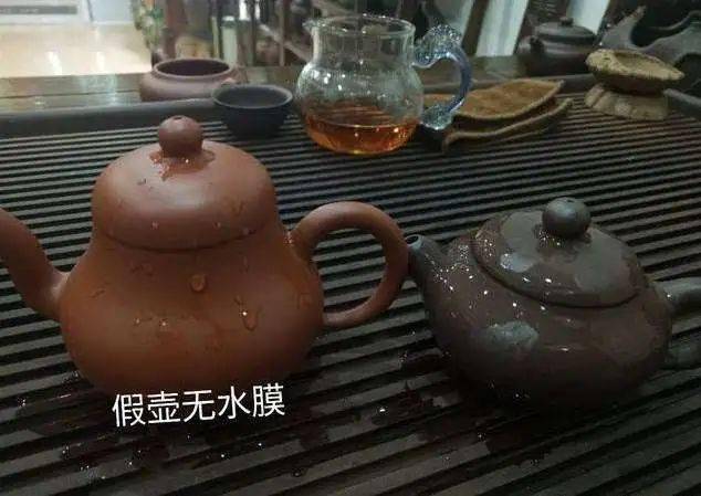 市面上的假壶:假泥料制作的化工壶,紫砂手拉壶以及涂抹鞋油以假乱真的