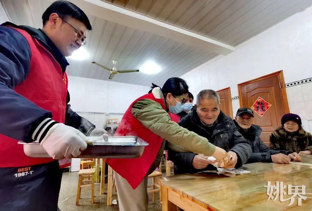 魏煜辉和姚驾桥村"红帐篷"党员志愿者送汤圆,牛杂粉丝好人们分享的