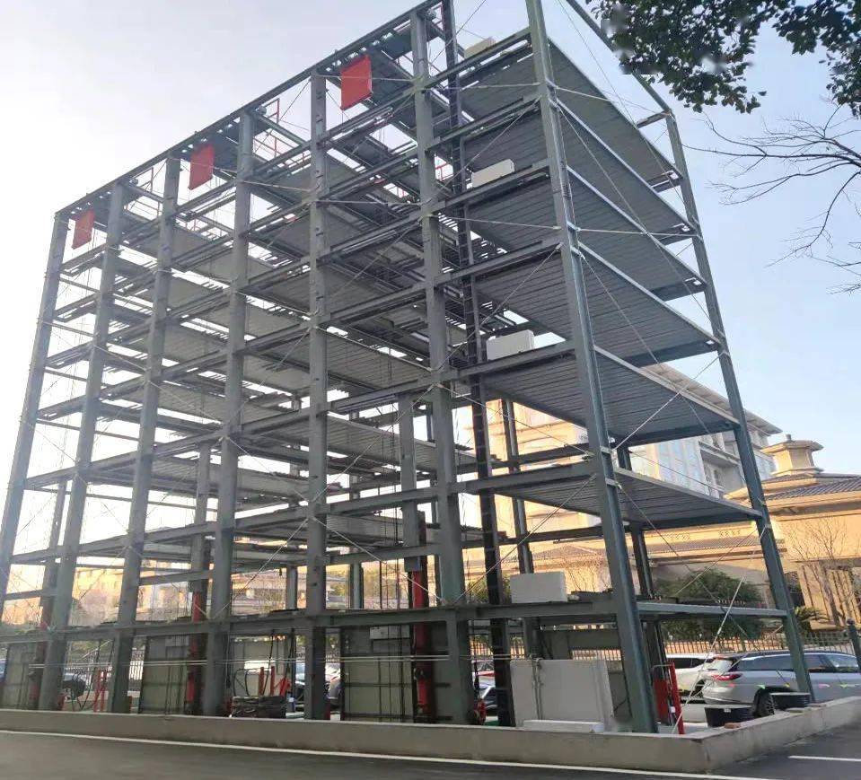 空闲地,"金角银边"蝶变成停车场,缓解停车难问题_建设_街道_停车楼