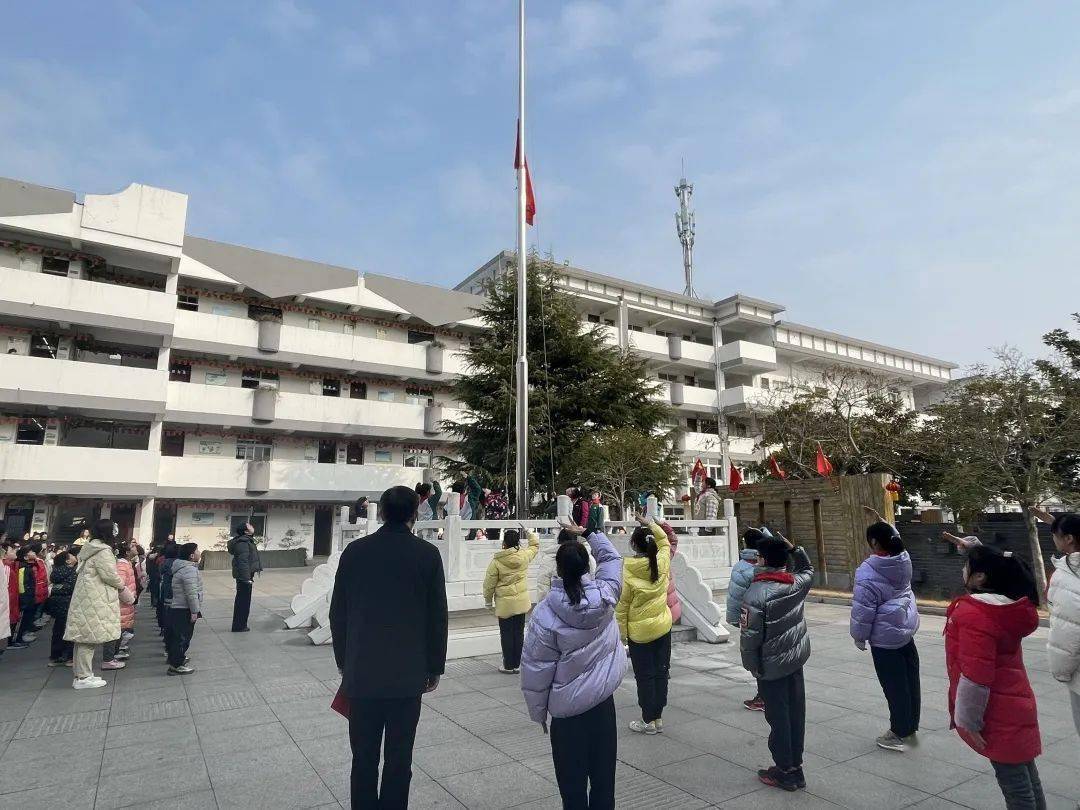 东桥小学东板桥校区举行新年谱新章一起向未来开学系列教育活动