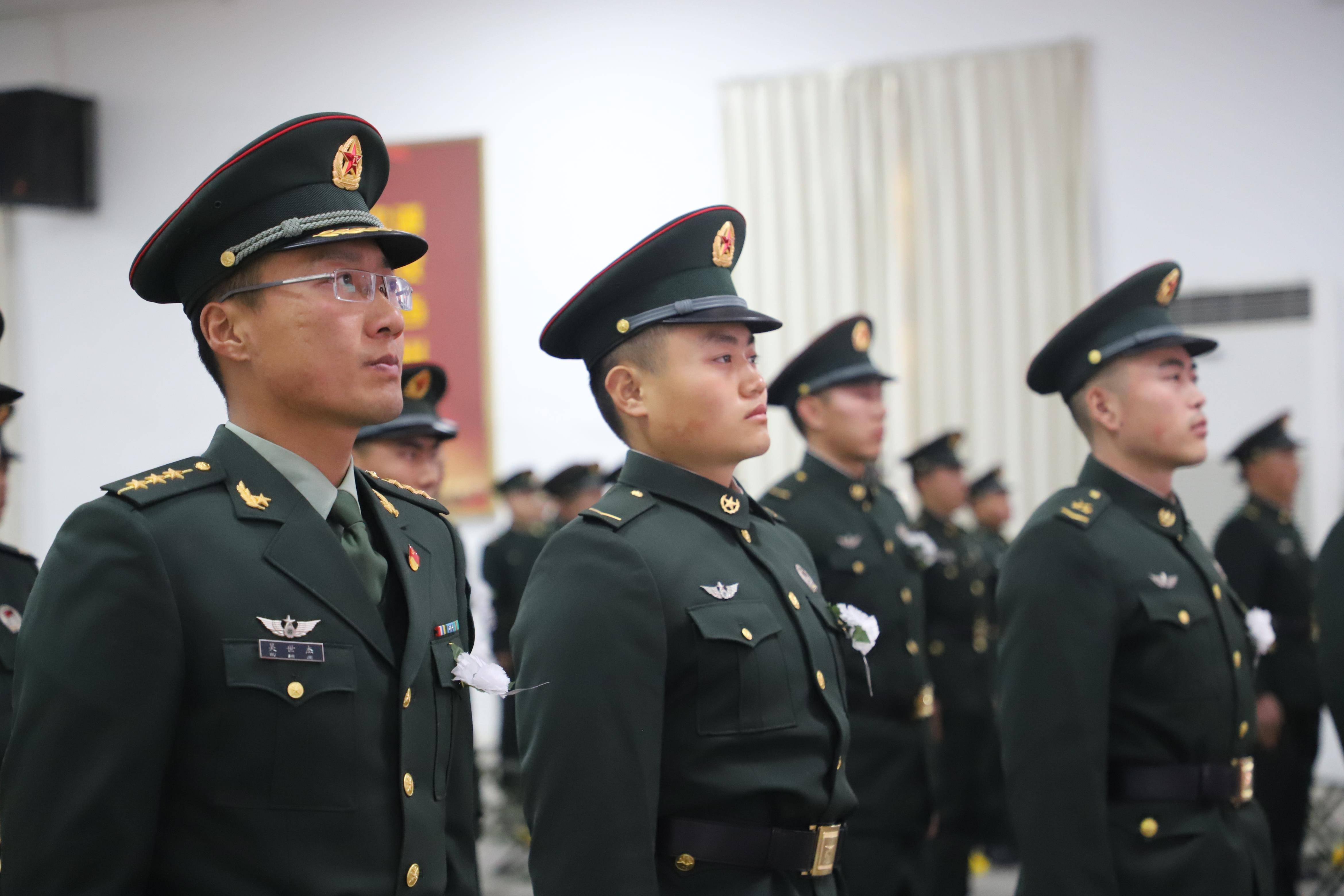 14年前他为救人英勇牺牲,今天他们都叫"周波"_英雄_孩子_警卫