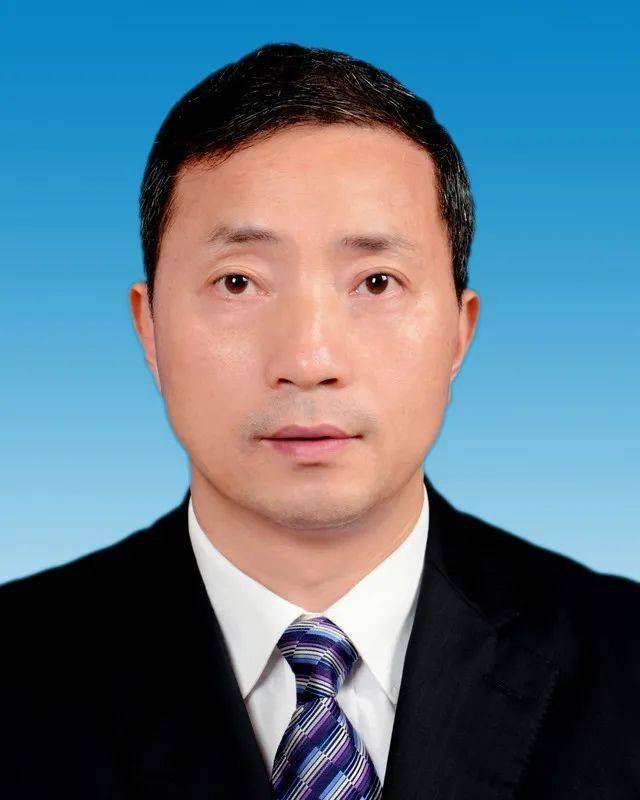 现任黔西南州政府副州长,党组成员,州公安局局长,党委书记,督察长.