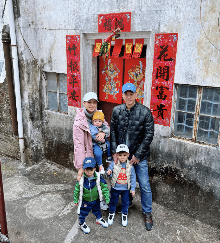 李乘德|胡杏儿穿红装回夫家过元宵，亲自挑扁担超接地气，任劳任怨太贤惠