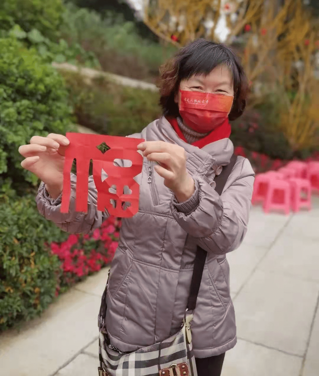 春节前夕,省文联邀请了方松峰,张建光,施晓宇等专家为群众作"福"文化