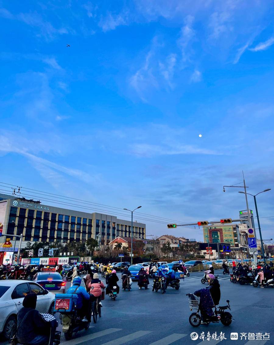 虎啸春来节后繁忙的泺源大街