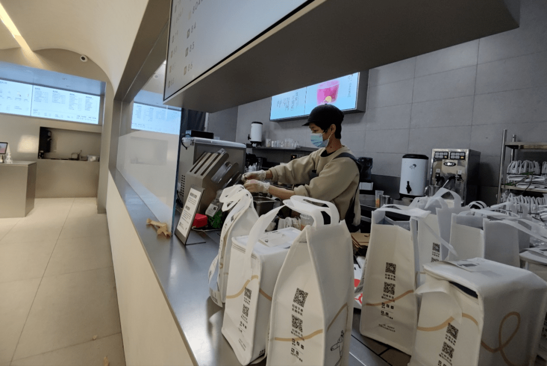 逃离奶茶店的"流水工"_员工_门店_兼职