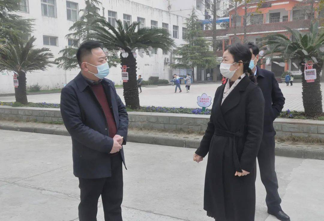 武穴市副市长蔡慧到武师附小视导开学工作_教育_校园_中兵