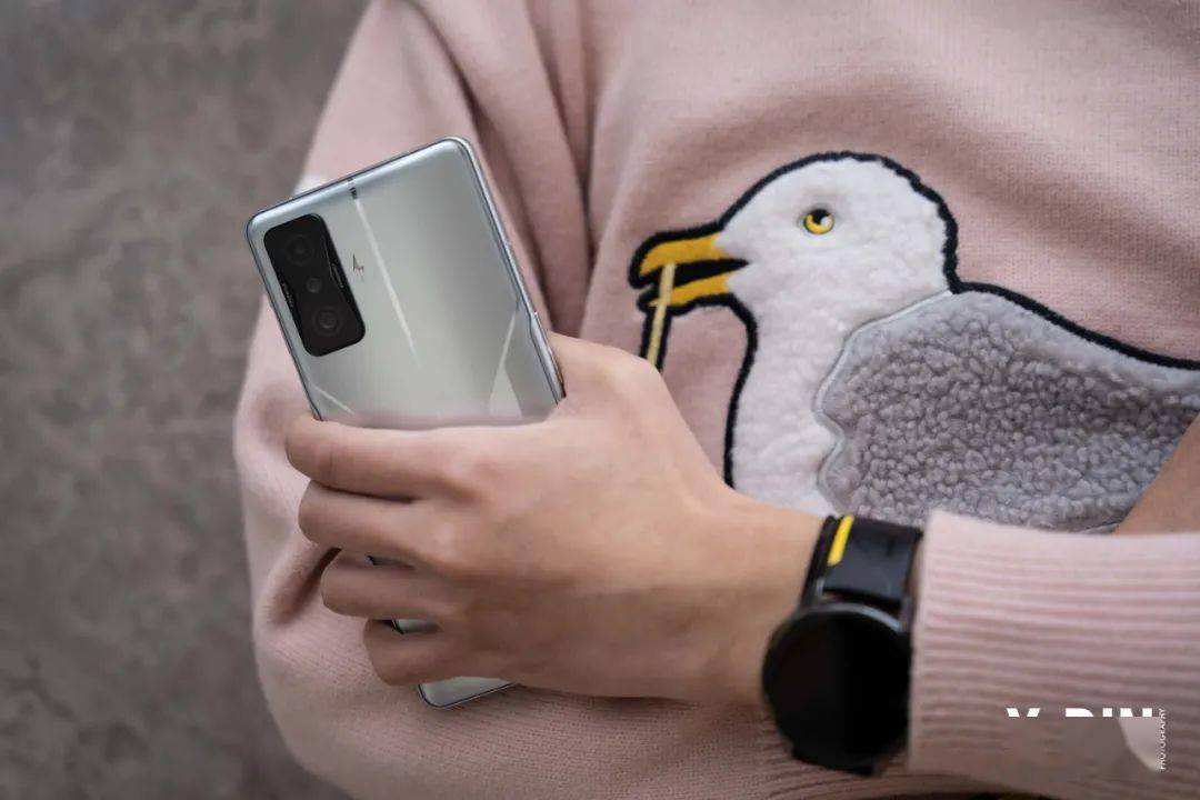 3299元的红米K50电竞版，又要焊死旗舰机的大门了？