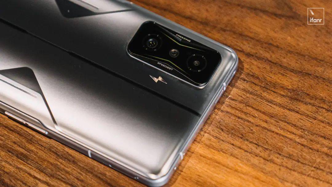 王者|Redmi K50 电竞版首发体验:3299 元起售,能否焊上游戏手机的大门?