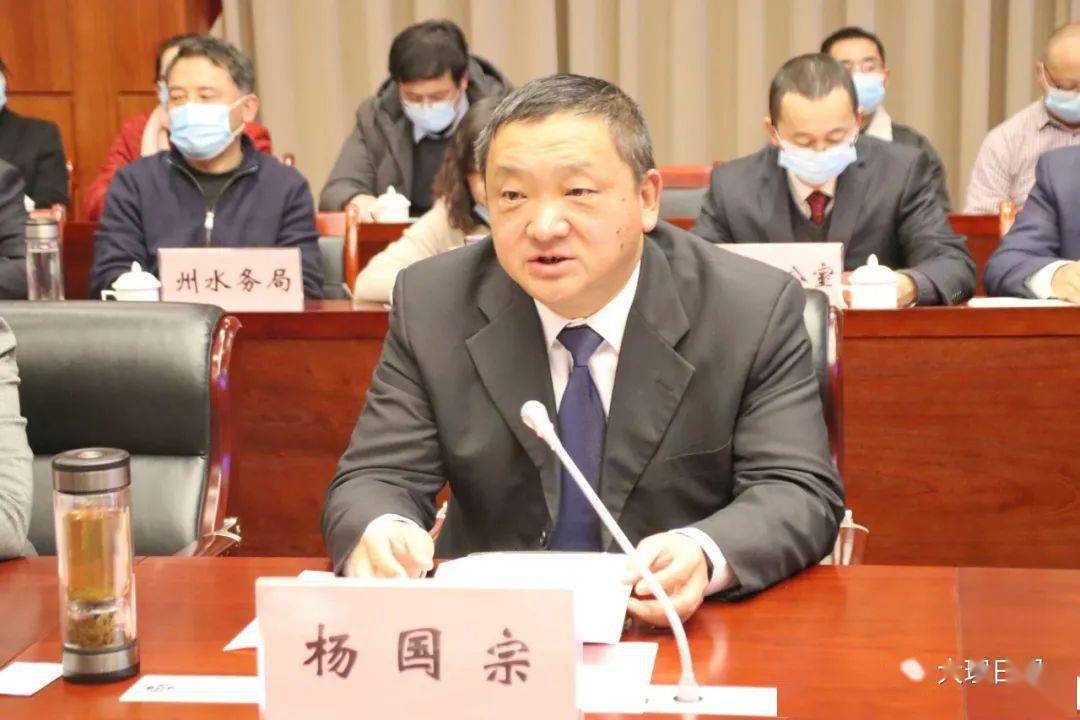 州委书记杨国宗致辞,州委副书记,州长陈真永主持签约仪式,州人大
