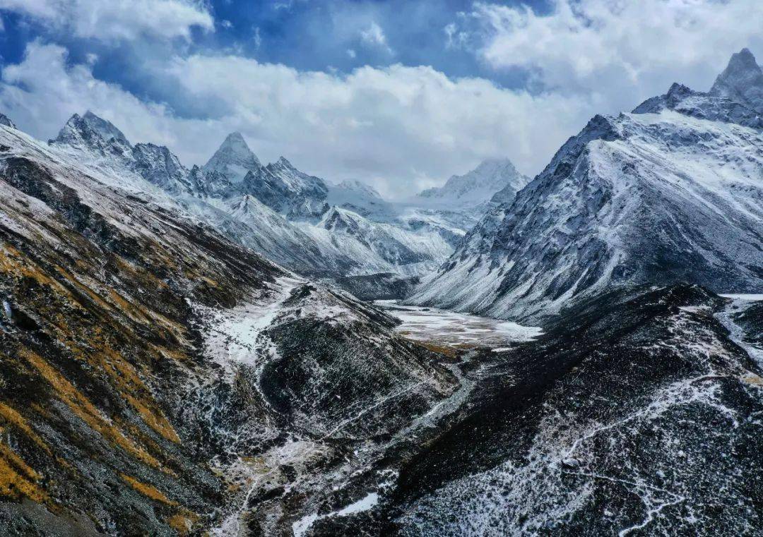 右然乌湖区雪山从左到右 tiba kangri 6846,sentang bu 6812,加拉白垒