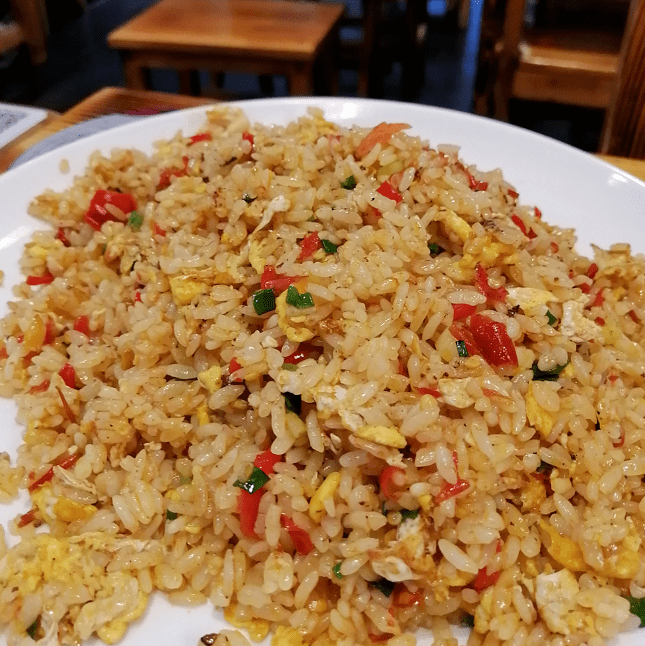 起因是这样的:在贵州米粉店点了一份糟辣椒蛋炒饭,看着平平无奇,越吃