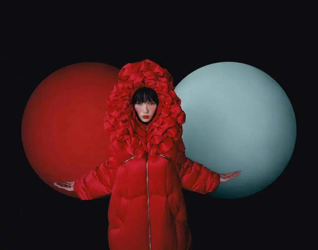 品牌 羽界鬼才，新锐设计师陈鹏CHENPENG的One-Size Fashion平均时尚主义