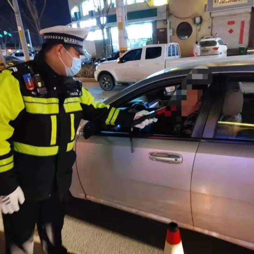 喝酒就别开车啦!——雄县交警查酒驾持续“升温”_心存侥幸_驾驶人员_道路