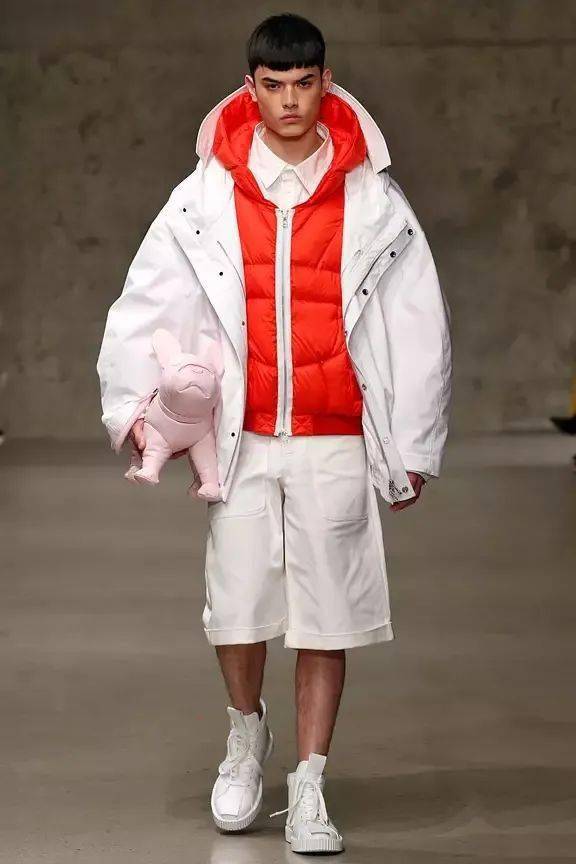 品牌 羽界鬼才，新锐设计师陈鹏CHENPENG的One-Size Fashion平均时尚主义