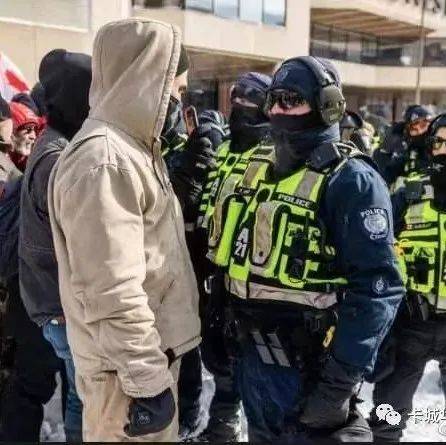 卡城警方派员帮助渥太华警方_行动_抗议_执法