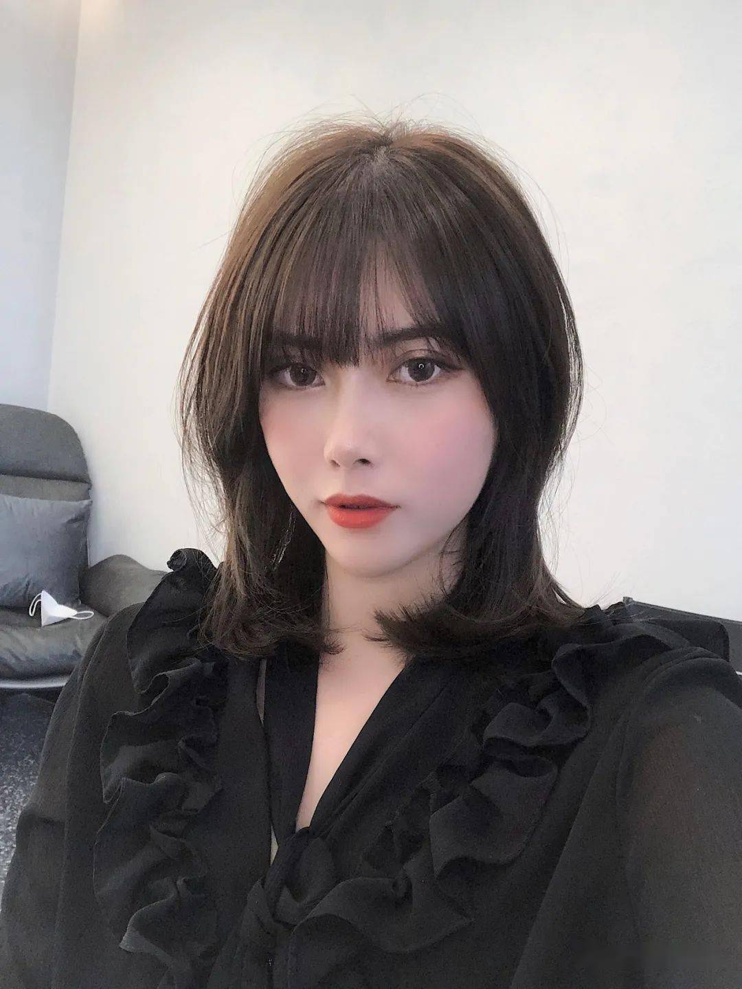 摩擦很容易变得很蓬松如果是头发长度刚刚齐肩的发型配上半透明空气刘