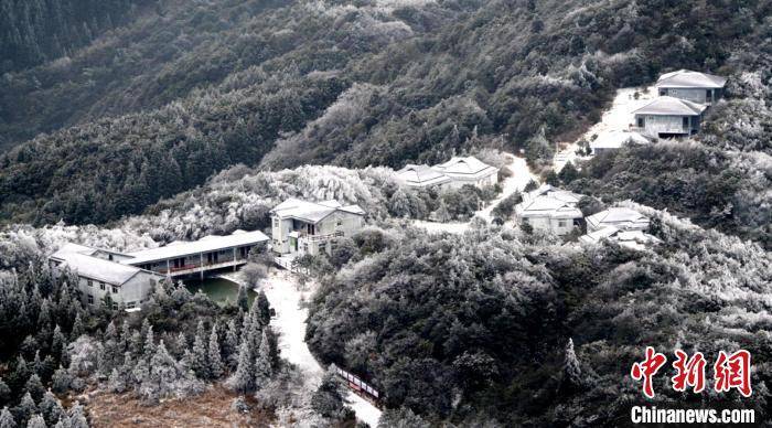空气|福建泰宁峨嵋峰迎来2022年首场降雪