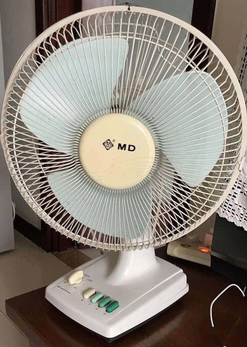 底气|年轻人抠起来，连大爷大妈都害怕