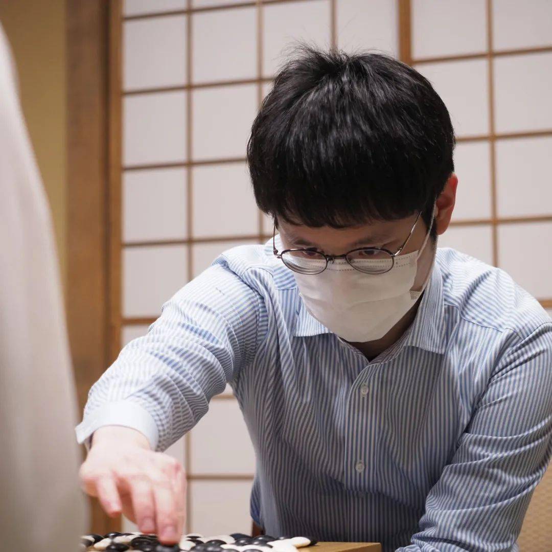 余正麒不甘心就此结束 强势回归循环圈 第47期名人战最终预选决赛第3局余正麒vs 富士田明彦 黑棋 时候 白棋