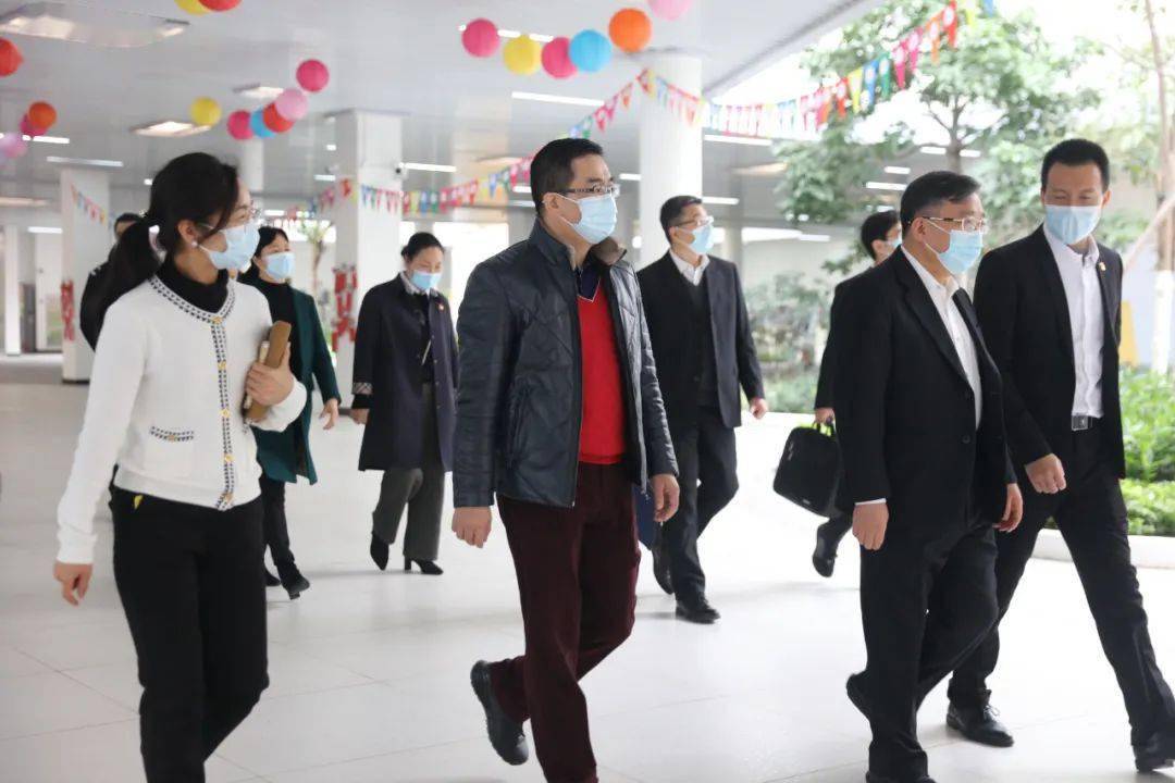 广州市中级人民法院院长杨正根一行赴广州市白云区云雅实验学校开展