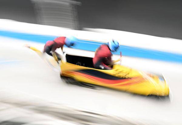 北京冬奥会 | 风驰电掣!雪车女子双人雪车精彩图集