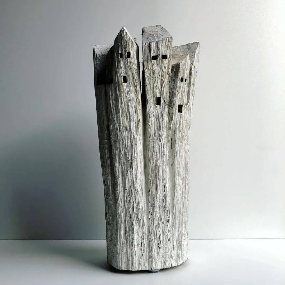 德国艺术家hanspanschar他做的木雕作品初看以为是抽象靠近看有惊喜