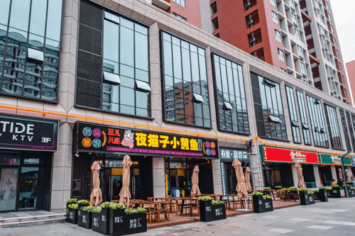 为了富士康华为京东方，成都搞了盘不一样的城市更新