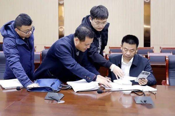 龙泉街道党工委副书记,办事处主任刘宝斌,党工委委员,办事处副主任