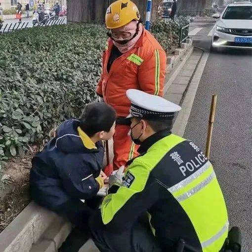 开学孩子焦虑、懒散、逃避学习……老师家长别紧张,这几招轻松破解“开学综合征”_情绪_心理_小男孩