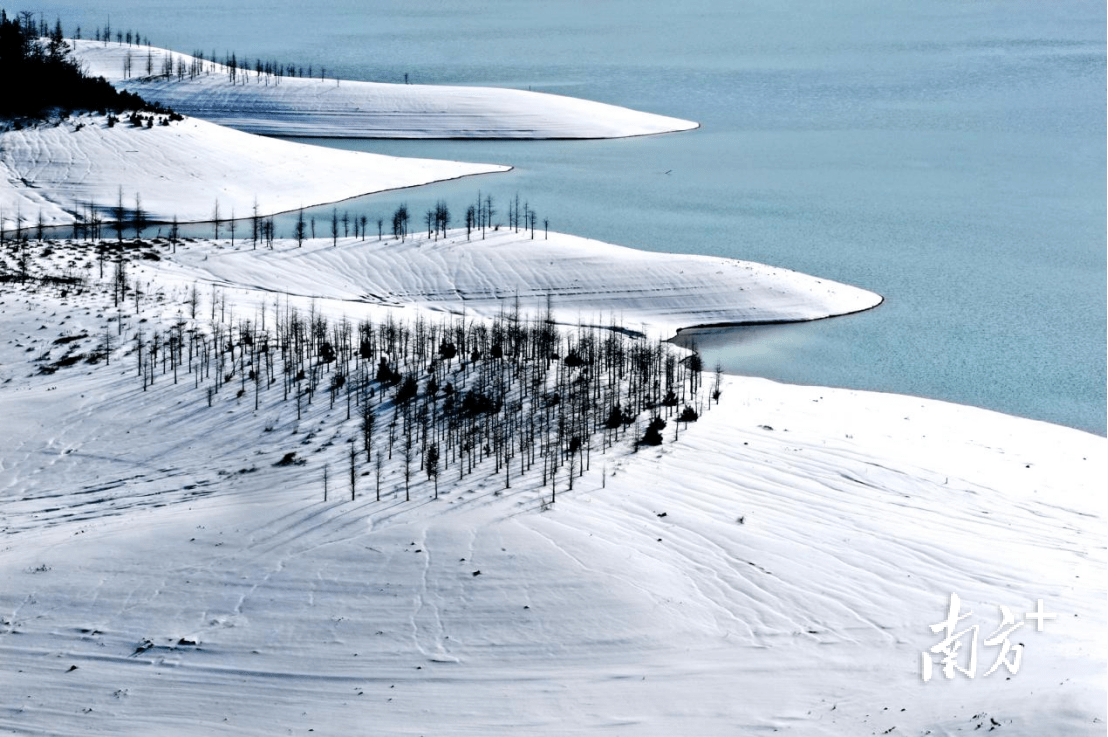 潭岭天湖下雪图片