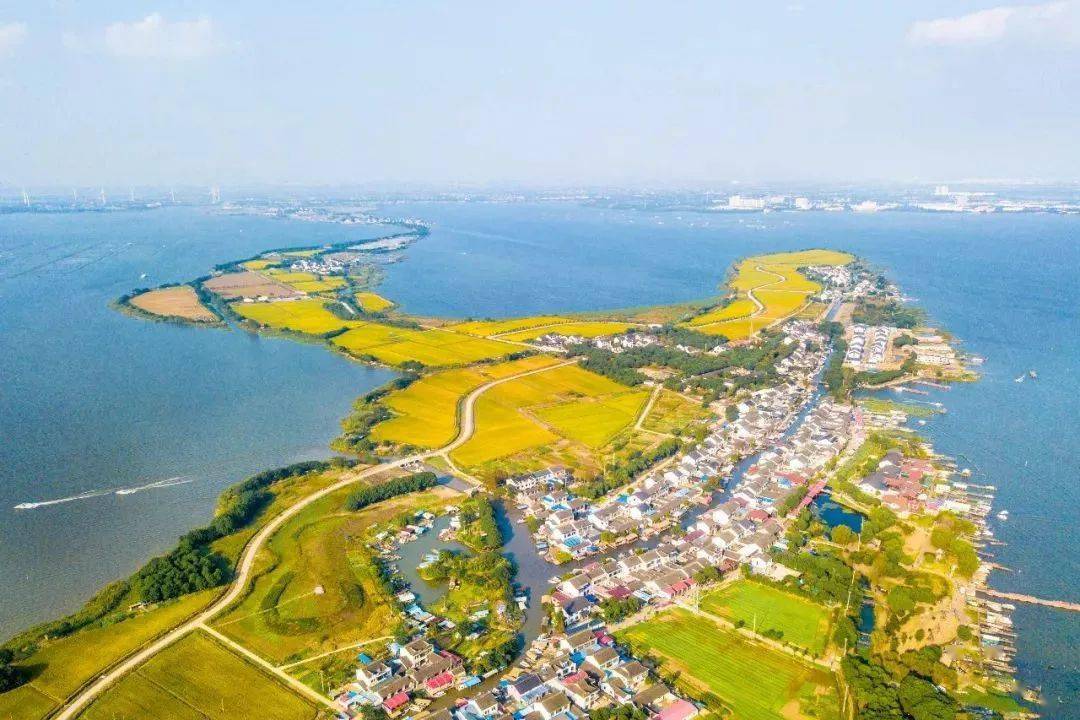 美人腿"伸进了阳澄湖的碧波之中整个半岛从空中俯瞰犹如一条腿的形状