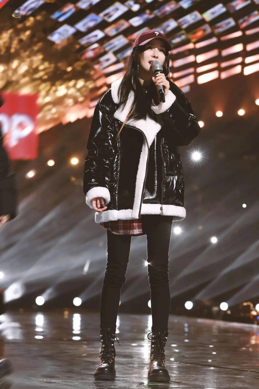 杨幂又带火了卫衣马丁靴巨巨巨显瘦照着穿美爆了