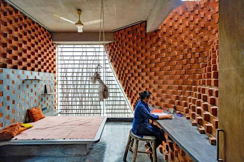低调设计的红砖墙越质朴越高级