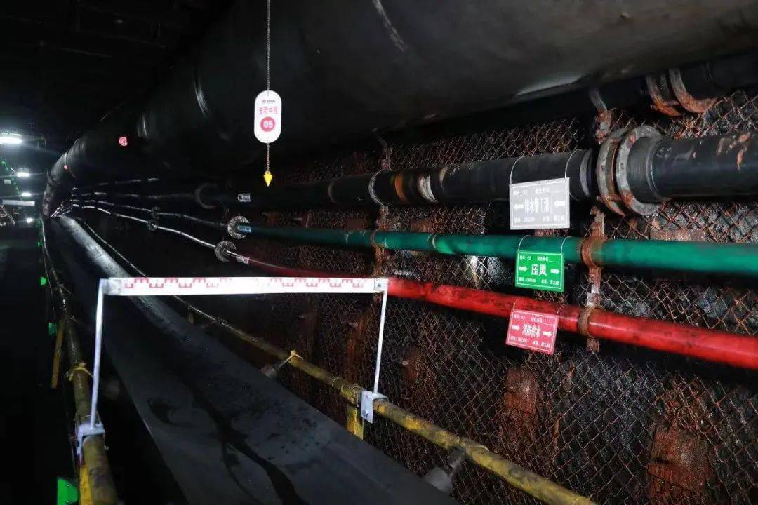 公司403回风巷生产矿长标准化示范区亮点展示