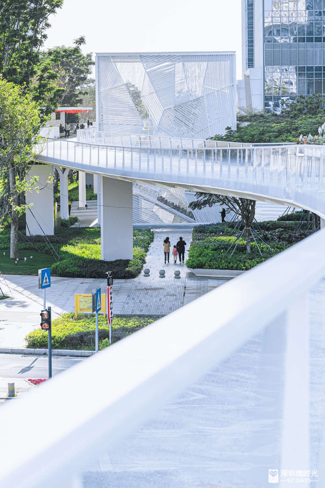 艺术|终于出太阳！走深圳最美「空中廊桥」，一路向海，地铁直达