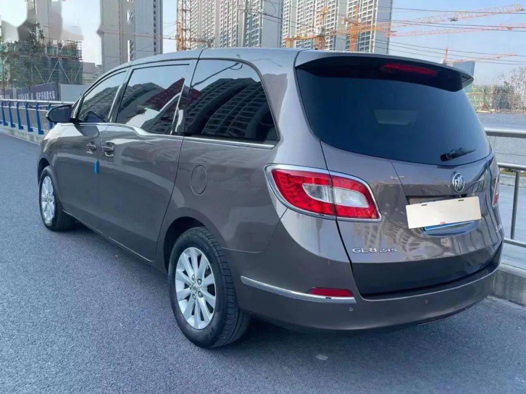 2013年别克gl8豪华版本地精品车