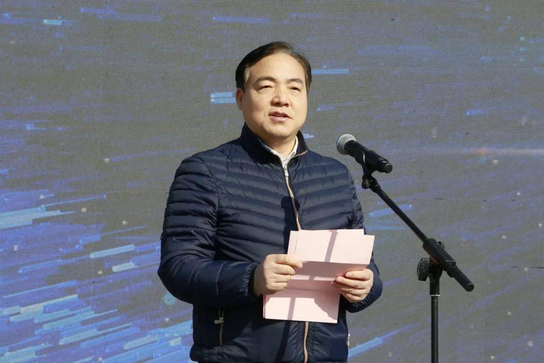 工作党委书记王醇晨出席市政府副秘书长王为人出席并宣布奉贤新城重大
